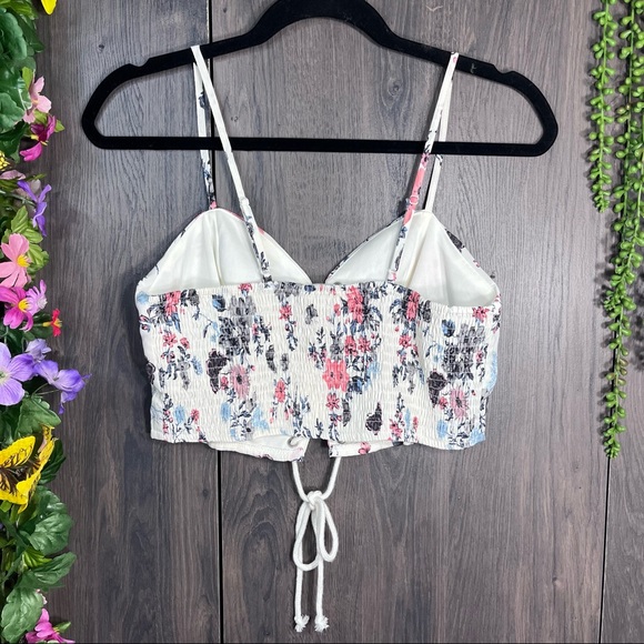 =💙2/$40💙NWT Vanilla Sky Floral Printed Lace Up Crop Top Size Medium - Picture 11 of 16